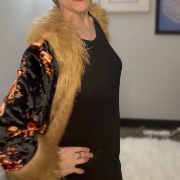 Jennafer Grace Penny Lane Faux Fur Trimmed, Lined, Long Coat, Velvet Print - Picture 6 of 7